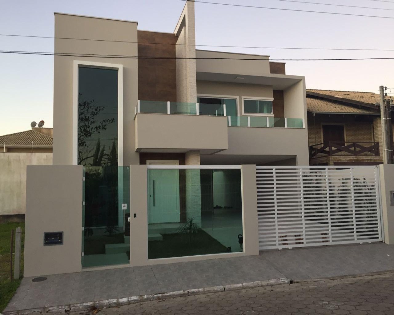 Casa à venda e aluguel com 4 quartos, 250m² - Foto 2