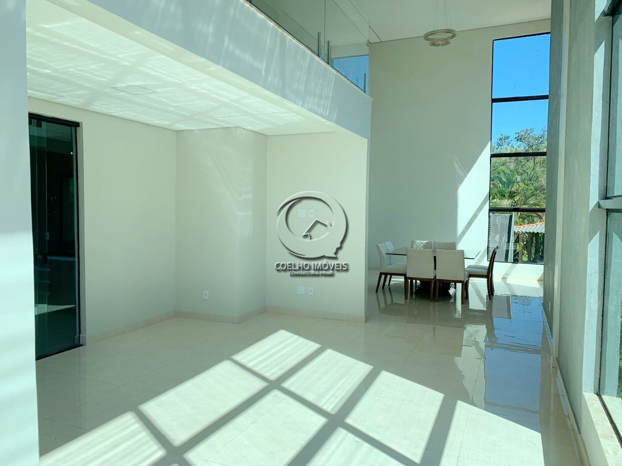 Casa à venda com 3 quartos, 268m² - Foto 2