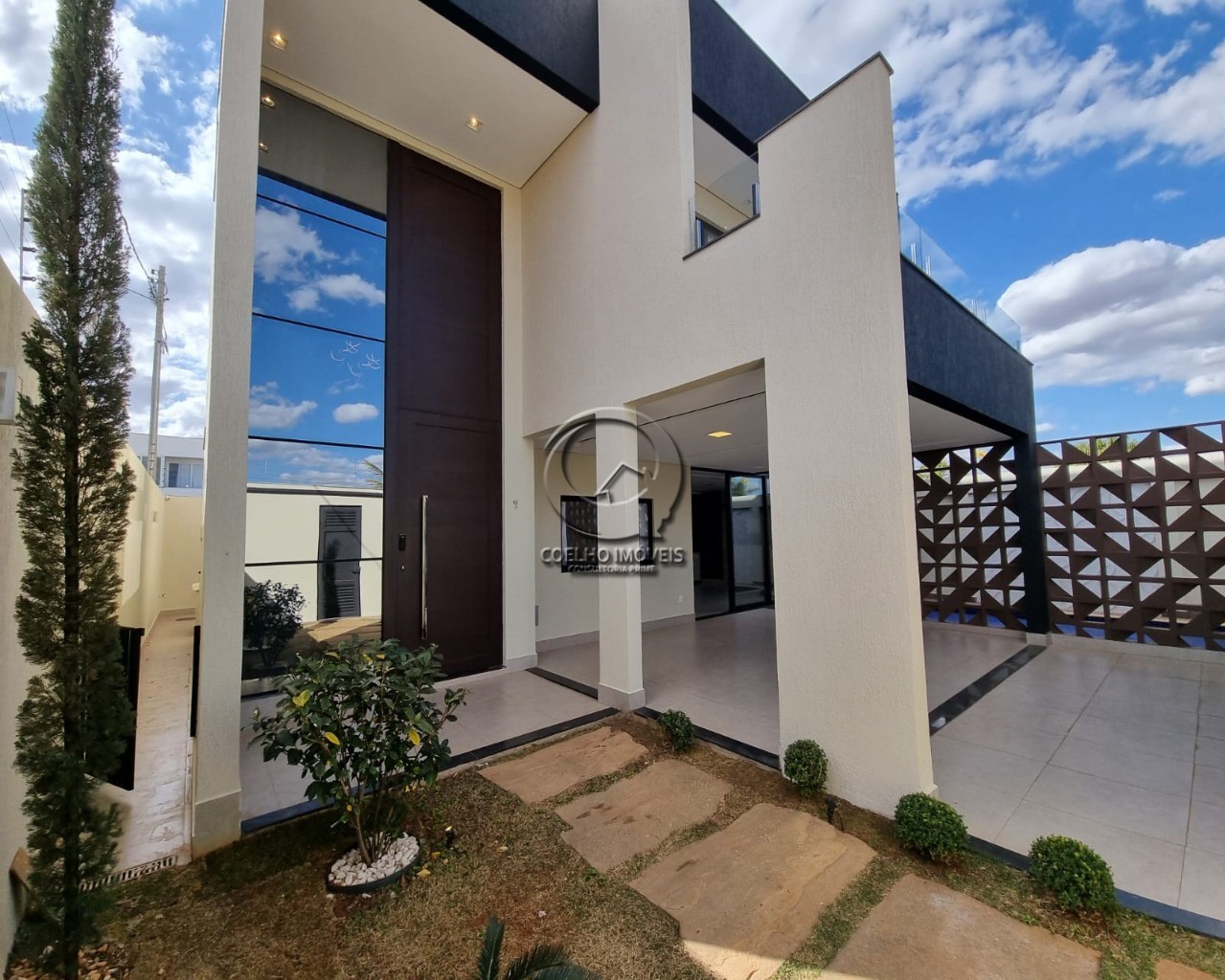 Casa à venda com 3 quartos, 356m² - Foto 1