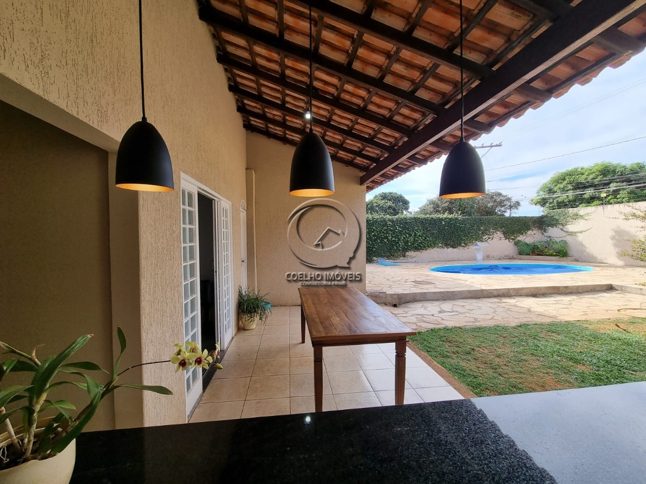 Casa à venda com 3 quartos, 295m² - Foto 1