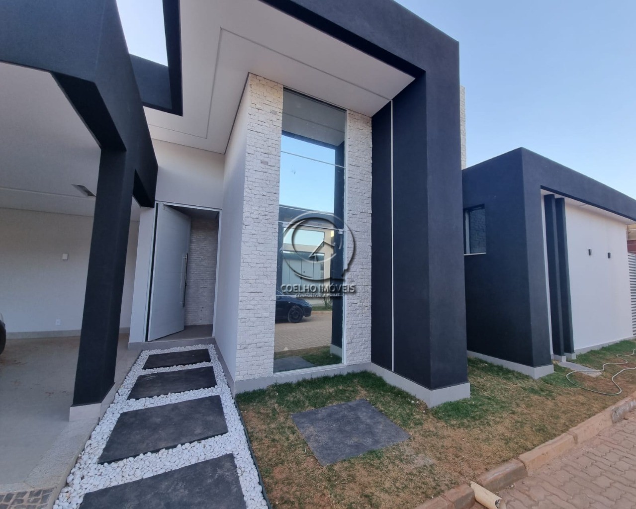 Casa à venda com 3 quartos, 240m² - Foto 1