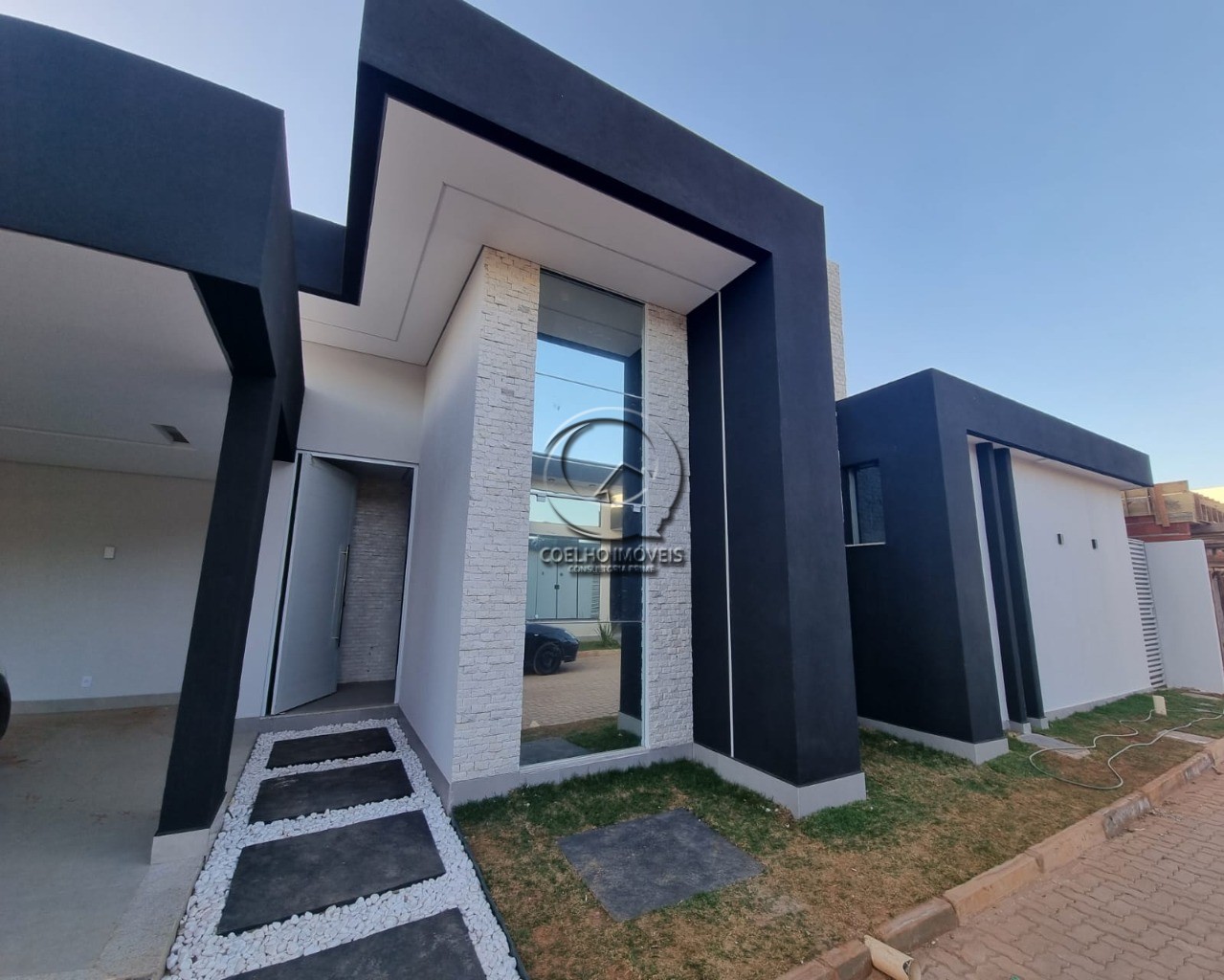 Casa à venda com 3 quartos, 240m² - Foto 2