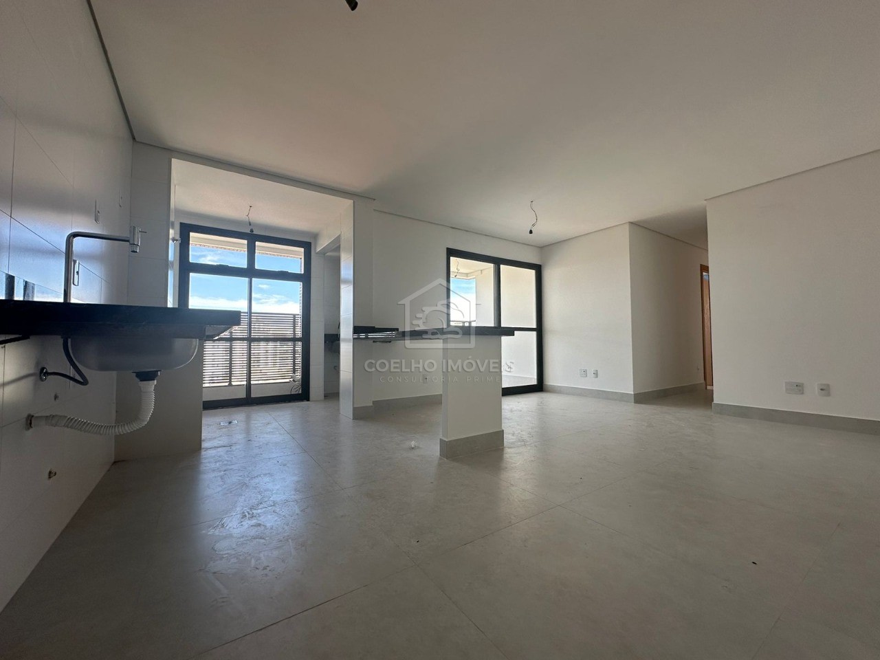 Apartamento à venda com 3 quartos, 92m² - Foto 1