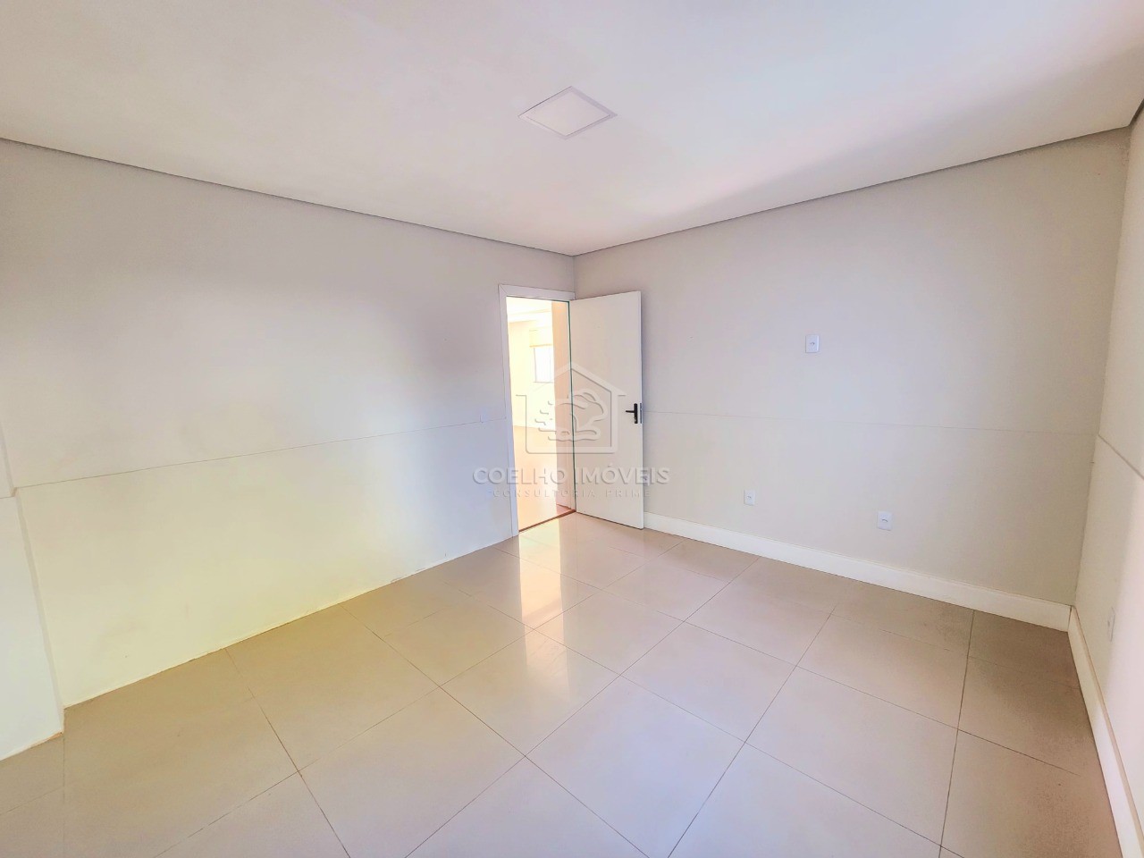 Casa à venda com 4 quartos, 200m² - Foto 13