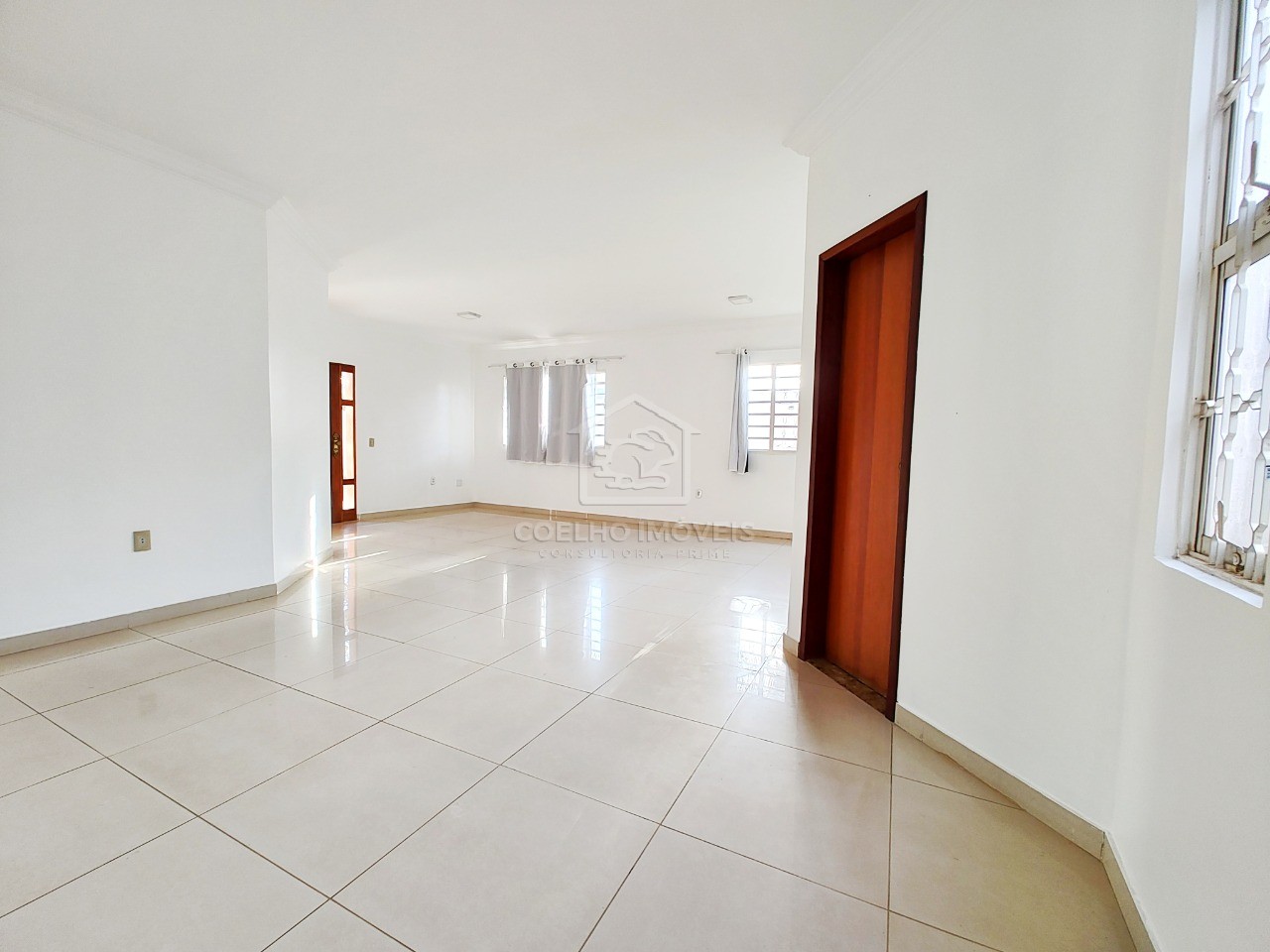 Casa para alugar com 2 quartos, 130m² - Foto 4