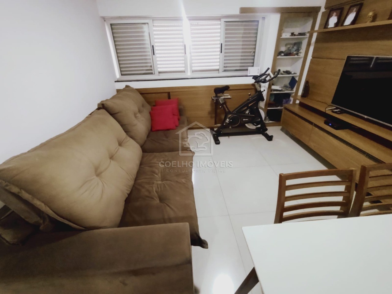 Apartamento à venda com 3 quartos, 67m² - Foto 2