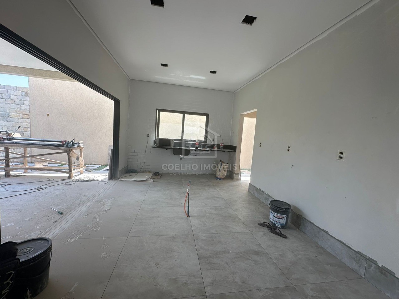 Casa à venda com 4 quartos, 300m² - Foto 2