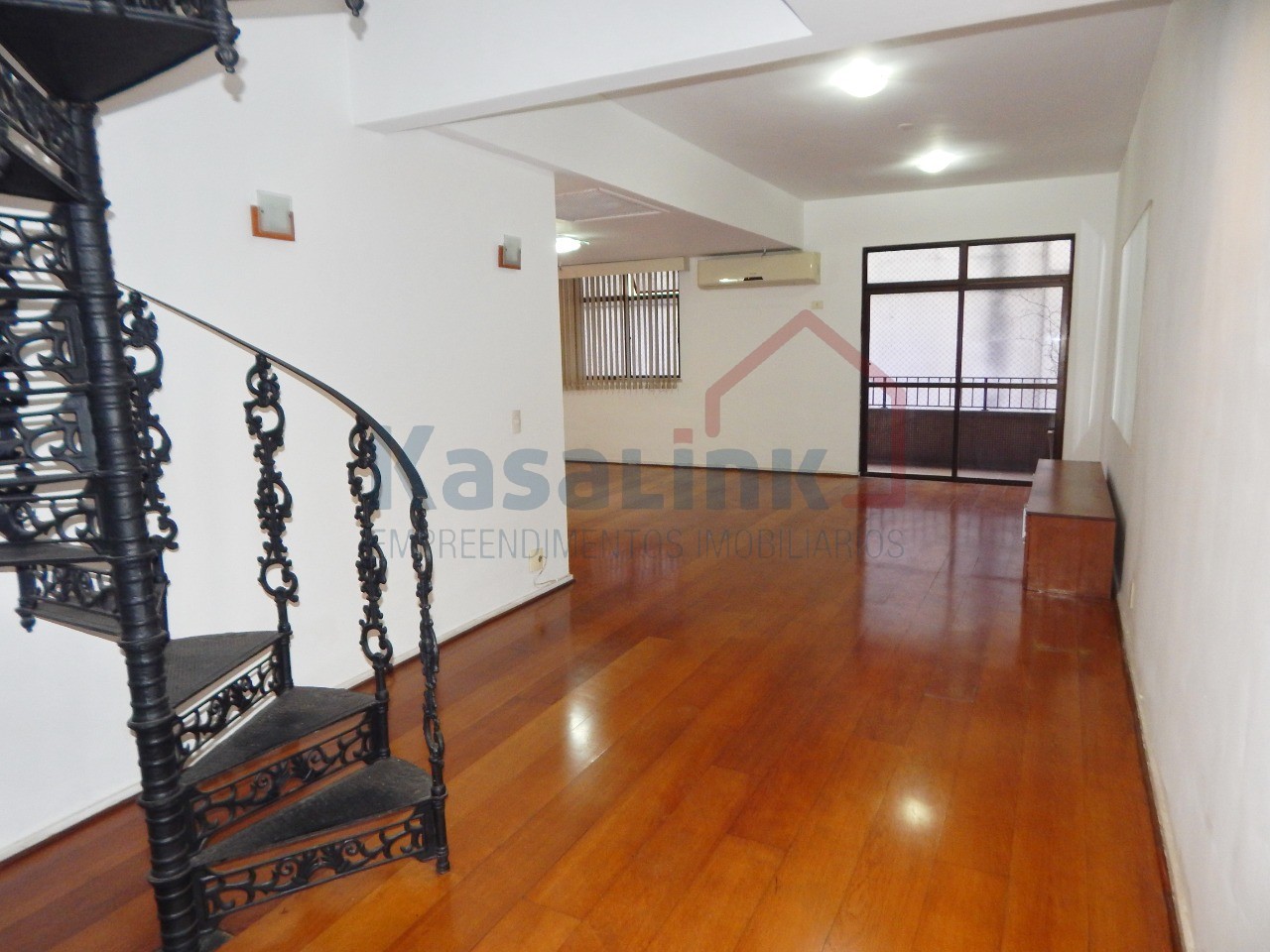 Apartamento à venda com 4 quartos, 220m² - Foto 1