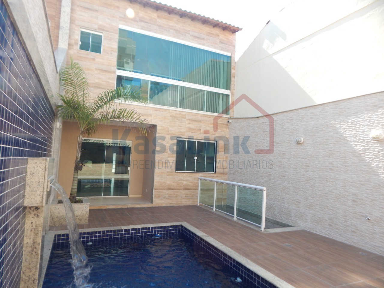 Casa à venda com 4 quartos, 330m² - Foto 1