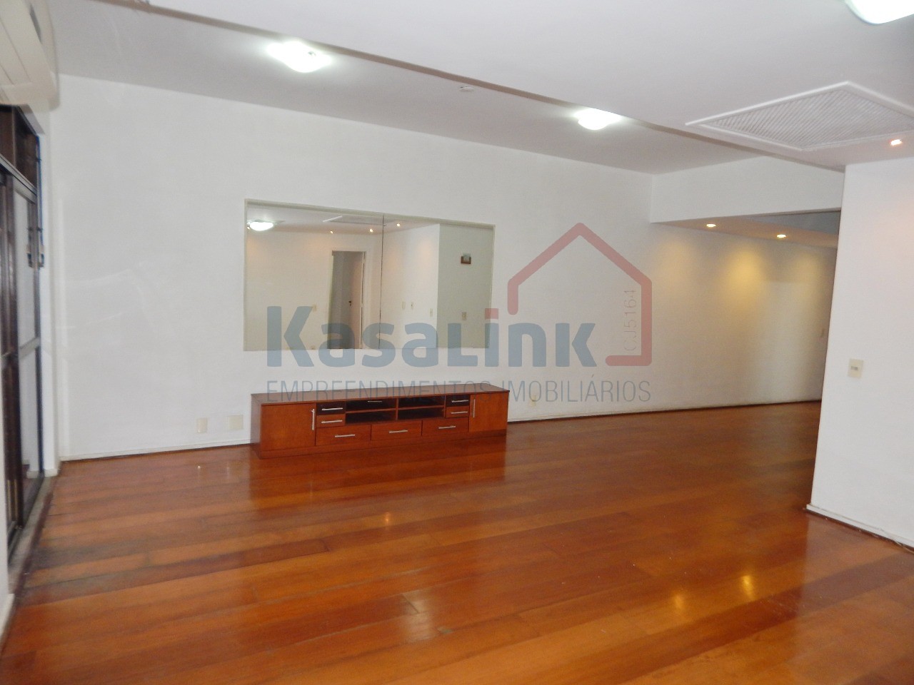 Apartamento à venda com 4 quartos, 220m² - Foto 2