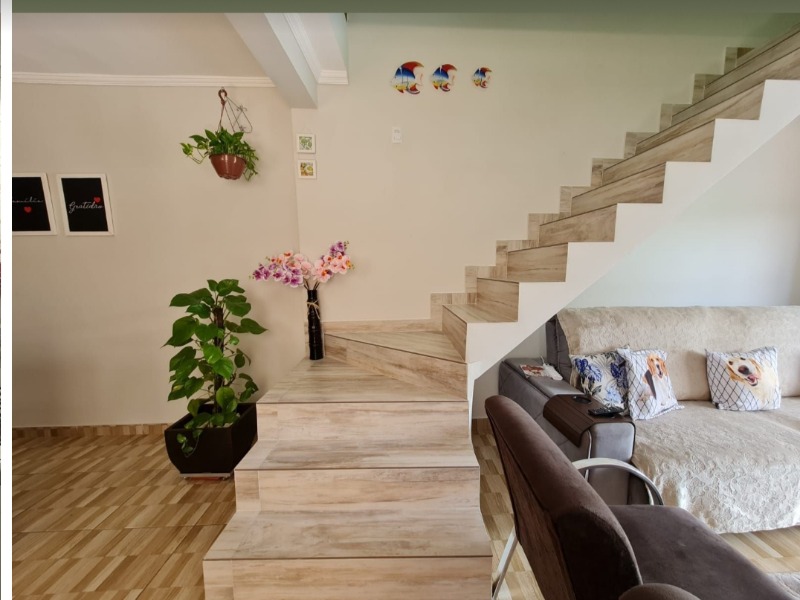 Casa à venda com 3 quartos, 250m² - Foto 1