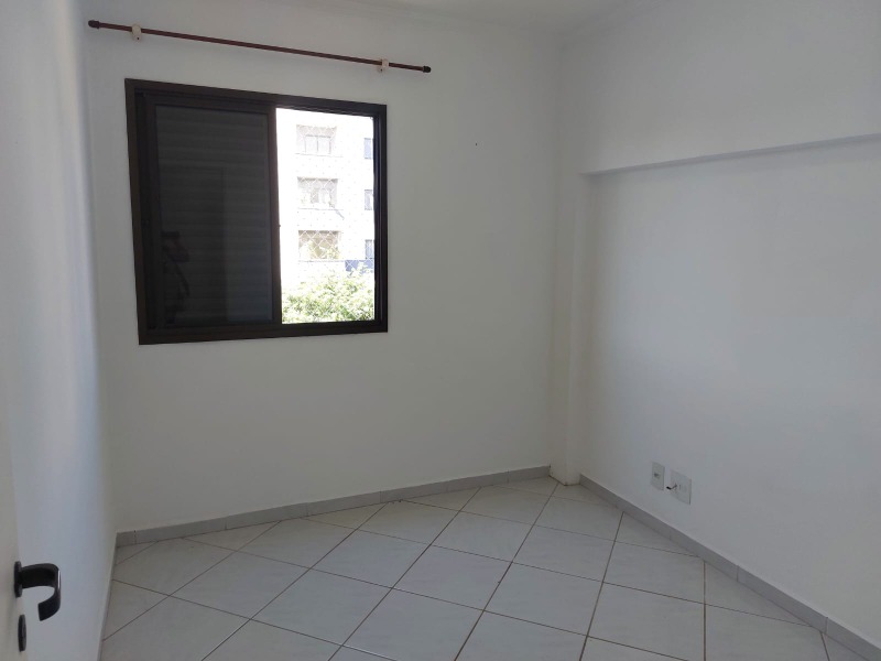 Apartamento para alugar com 3 quartos, 82m² - Foto 13