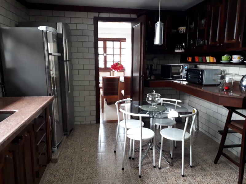 Casa à venda com 4 quartos, 300m² - Foto 21