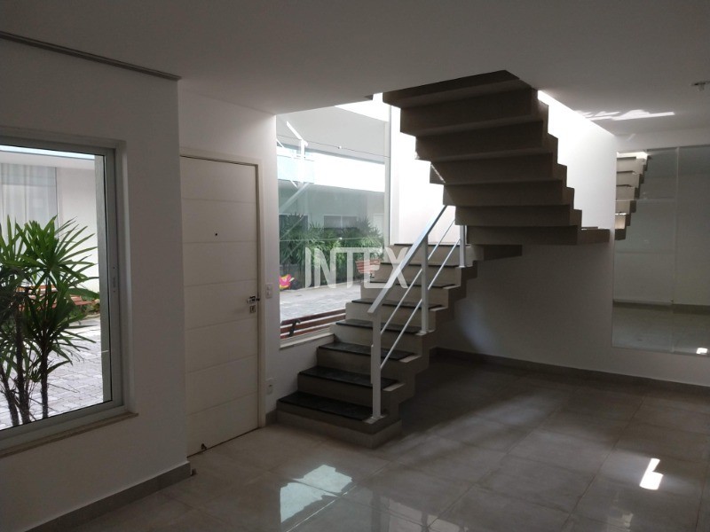 Casa para alugar com 3 quartos, 162m² - Foto 2