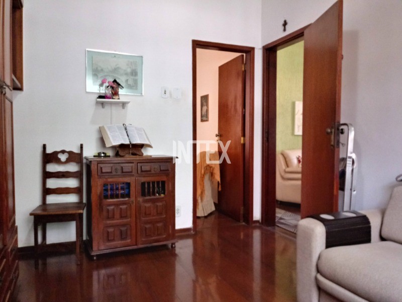 Casa à venda com 8 quartos, 200m² - Foto 12