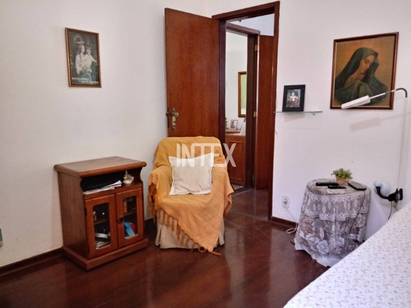 Casa à venda com 8 quartos, 200m² - Foto 16