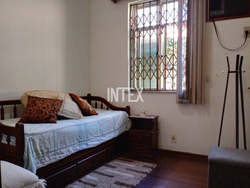 Casa à venda com 8 quartos, 200m² - Foto 18