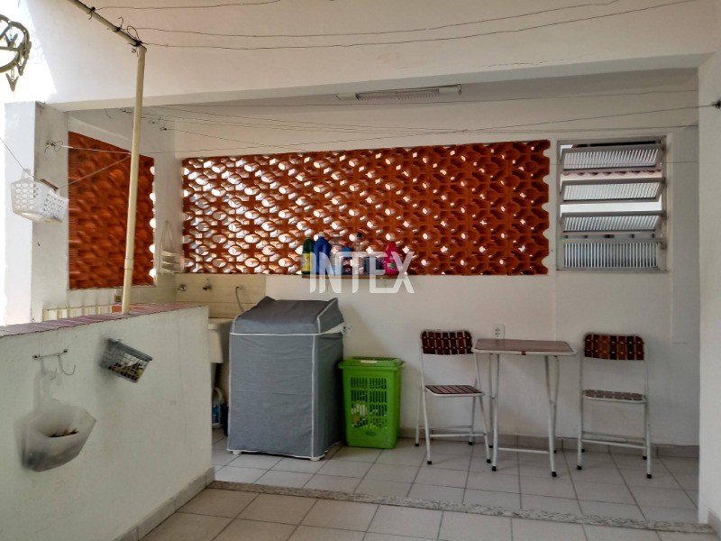 Casa à venda com 8 quartos, 200m² - Foto 38