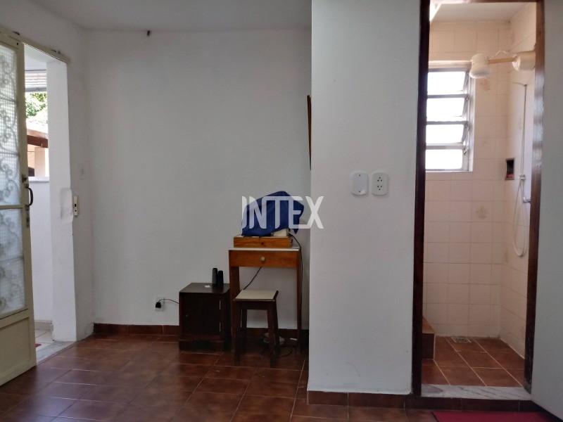 Casa à venda com 8 quartos, 200m² - Foto 44