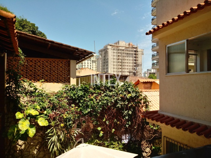 Casa à venda com 8 quartos, 200m² - Foto 78