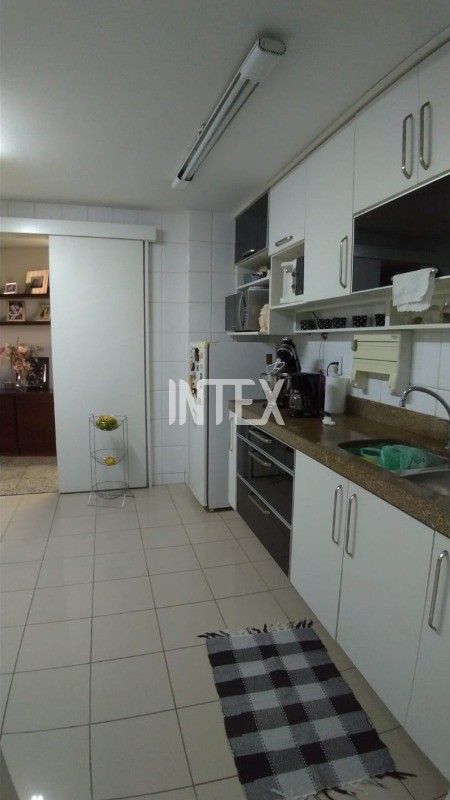 Apartamento à venda com 4 quartos, 140m² - Foto 14