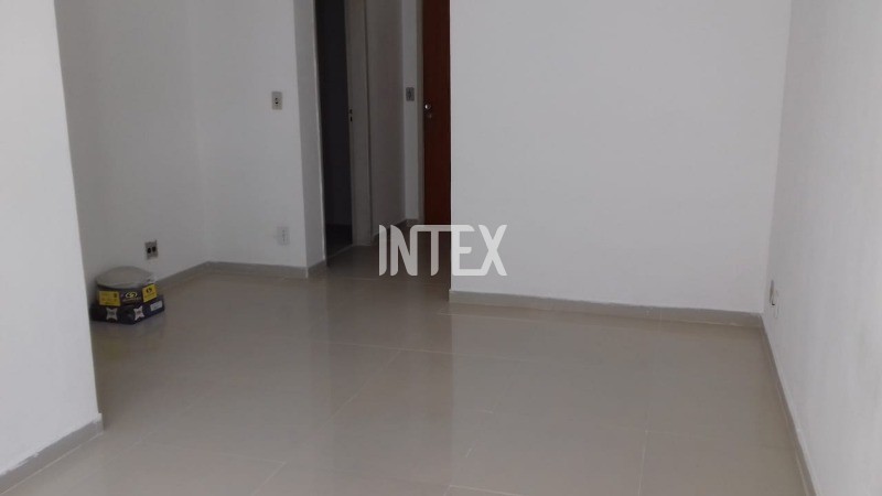 Apartamento à venda com 2 quartos, 80m² - Foto 2