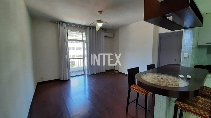 Apartamento à venda com 2 quartos, 70m² - Foto 1