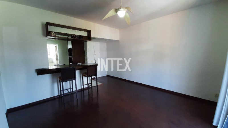 Apartamento à venda com 2 quartos, 70m² - Foto 2