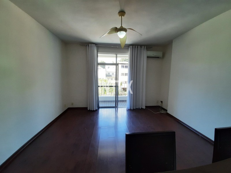 Apartamento à venda com 2 quartos, 70m² - Foto 4