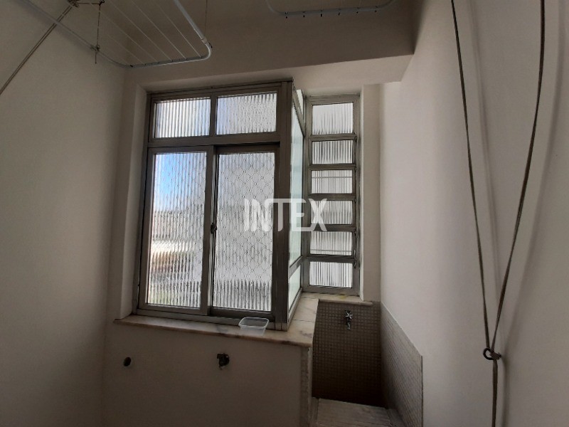 Apartamento à venda com 2 quartos, 70m² - Foto 29