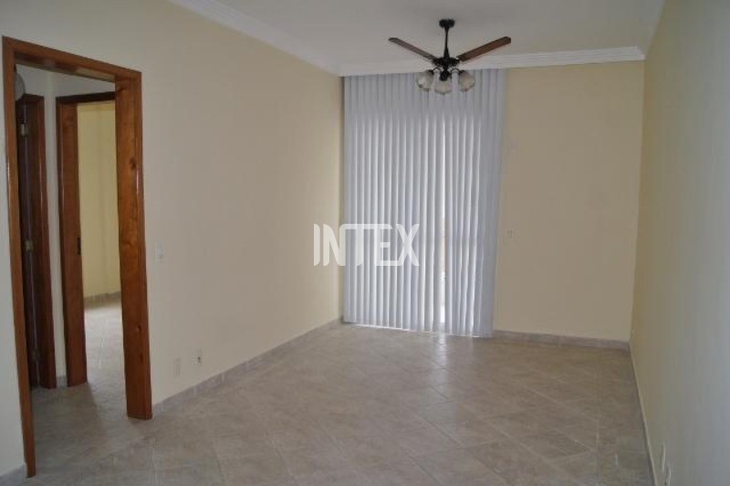 Apartamento à venda com 2 quartos, 72m² - Foto 2