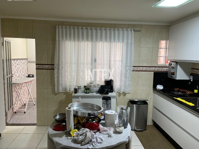 Casa à venda com 4 quartos, 180m² - Foto 10