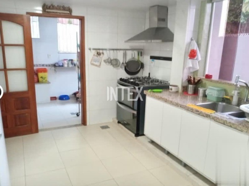 Casa à venda com 4 quartos, 260m² - Foto 18