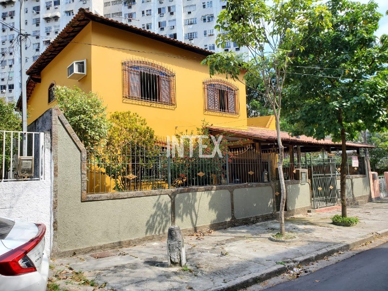 Casa à venda com 3 quartos, 300m² - Foto 3