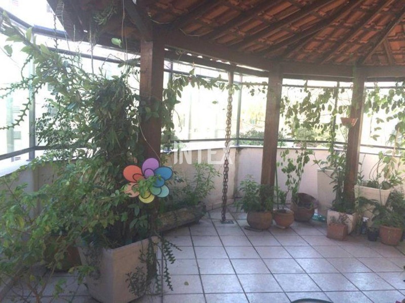 Cobertura à venda com 3 quartos, 200m² - Foto 2