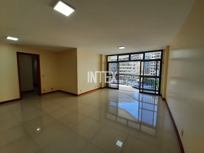 Apartamento à venda com 4 quartos, 150m² - Foto 2