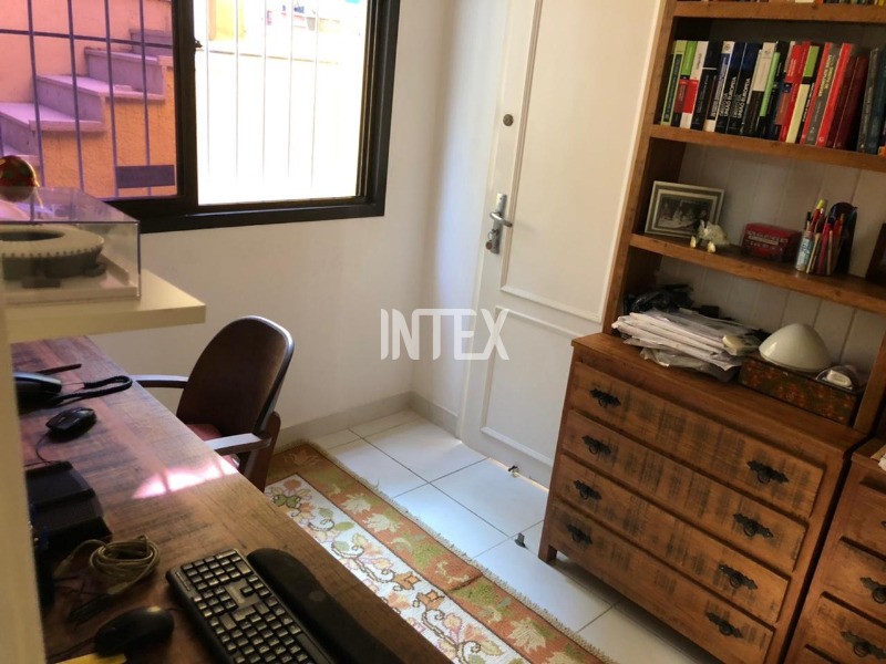 Casa à venda com 4 quartos, 380m² - Foto 17