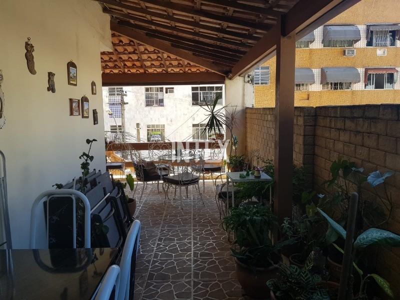 Casa à venda com 3 quartos, 100m² - Foto 1