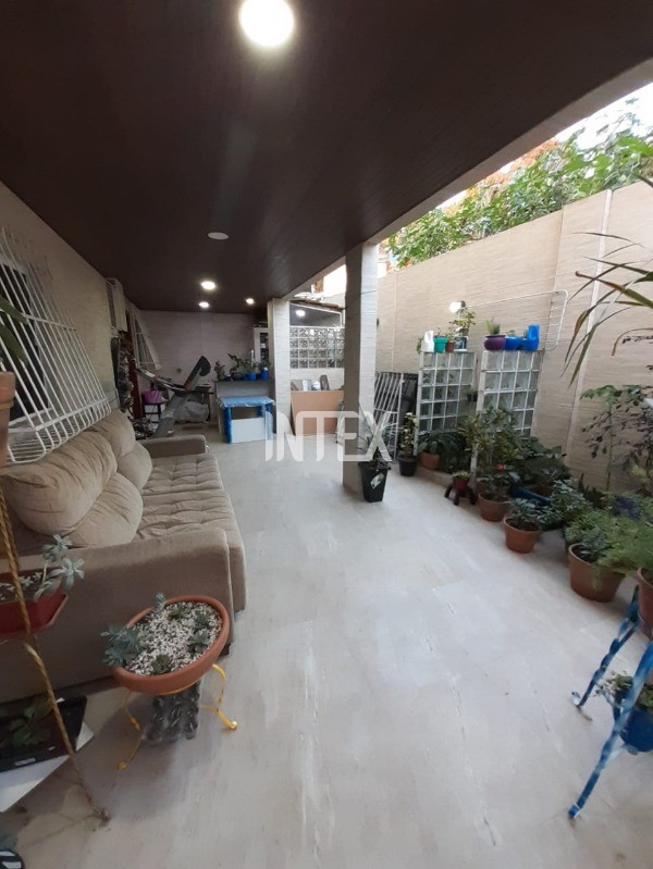 Casa à venda com 3 quartos, 160m² - Foto 2