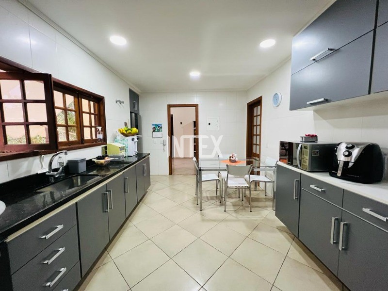 Casa à venda com 3 quartos, 291m² - Foto 40