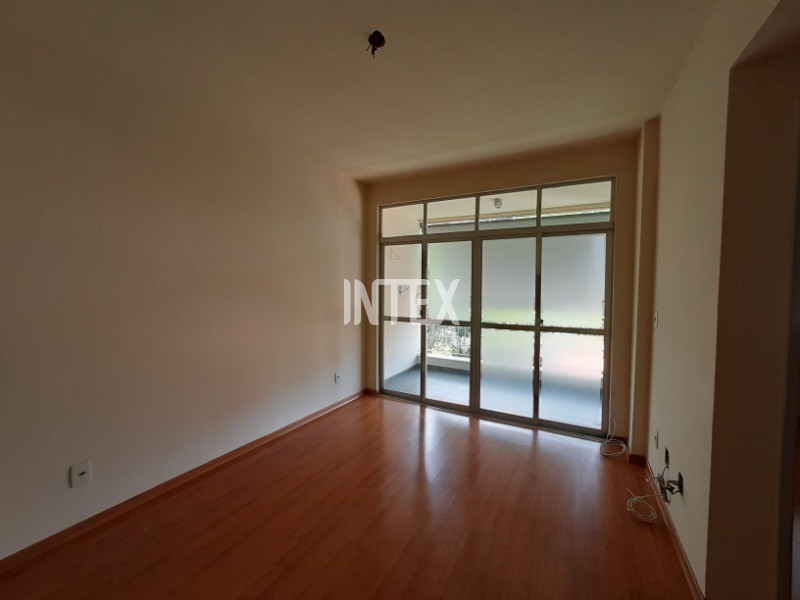 Apartamento à venda com 1 quarto, 50m² - Foto 2