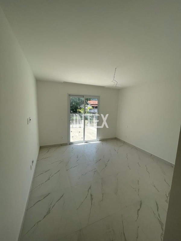 Casa à venda com 4 quartos, 180m² - Foto 6