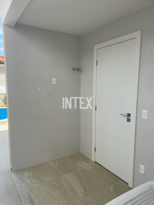 Casa à venda com 4 quartos, 180m² - Foto 27