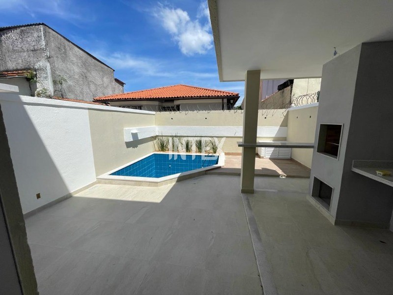 Casa à venda com 4 quartos, 180m² - Foto 2