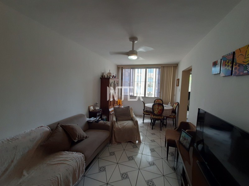 Apartamento à venda com 2 quartos, 70m² - Foto 2