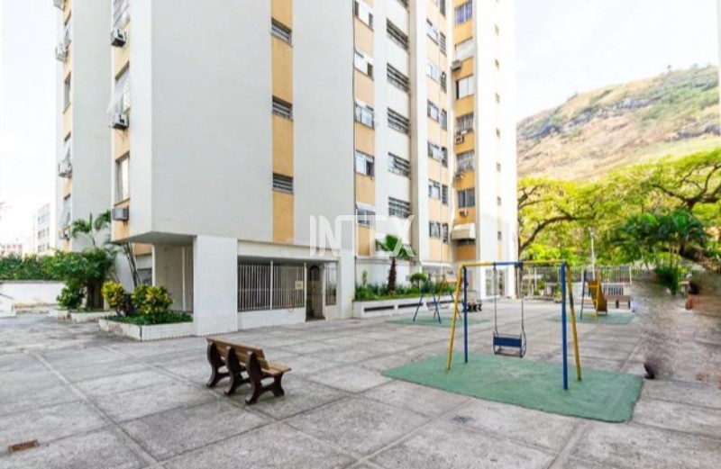 Apartamento à venda com 2 quartos, 70m² - Foto 17