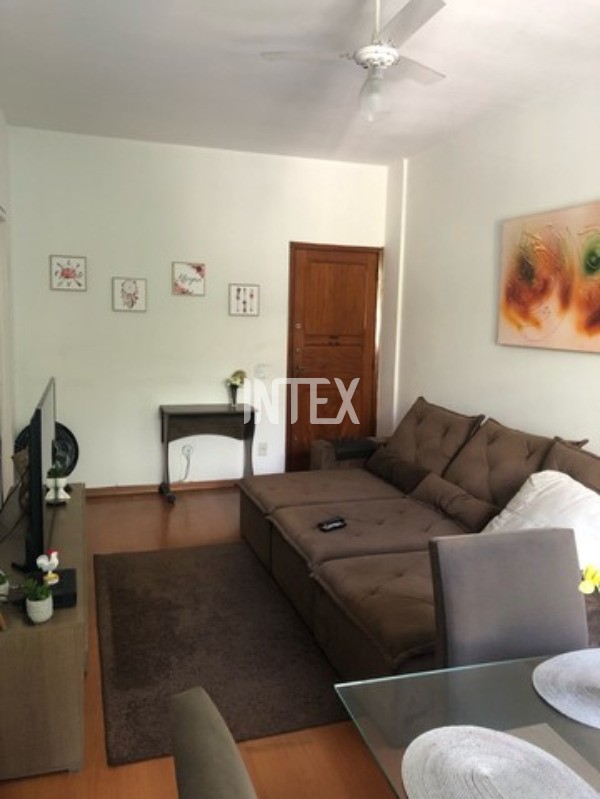 Apartamento à venda com 3 quartos, 144m² - Foto 2