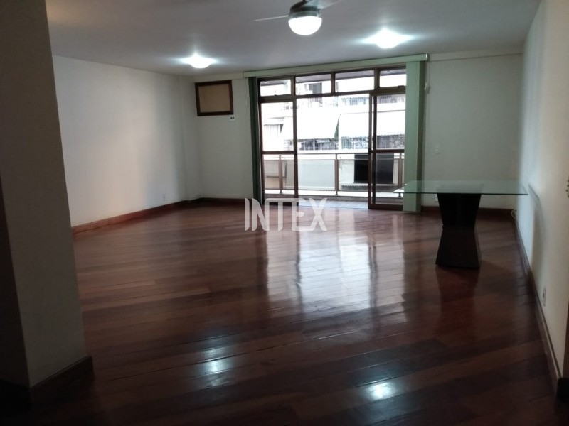 Apartamento à venda com 4 quartos, 181m² - Foto 1