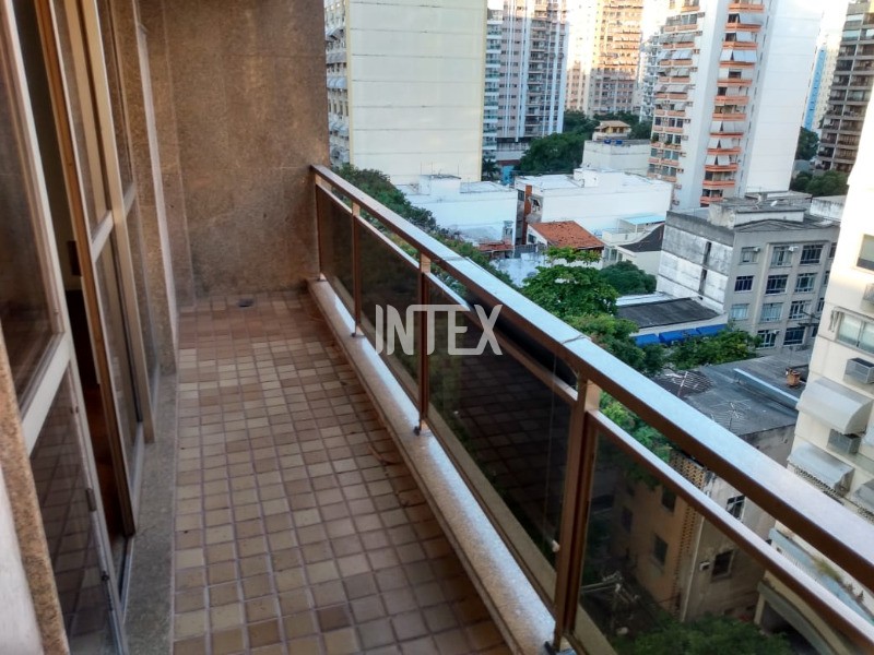 Apartamento à venda com 4 quartos, 181m² - Foto 2