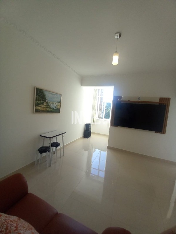 Apartamento à venda com 2 quartos, 75m² - Foto 11